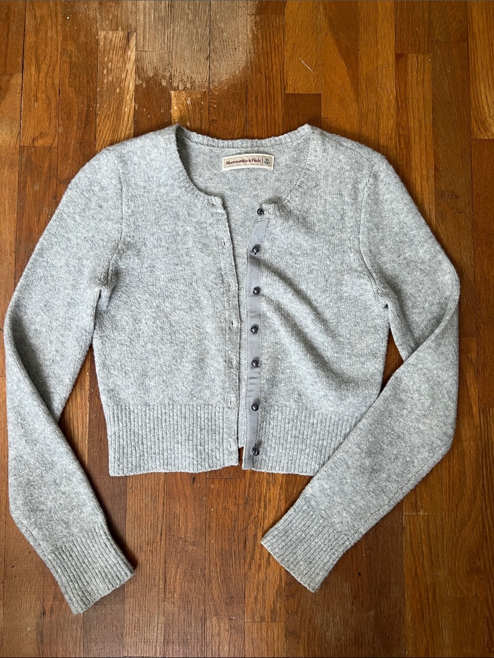 🪽Abercrombie Crop Cardigan - Pearl Button - XS🪽
